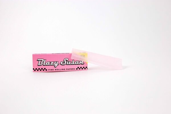 Blazy Susan – Pink Rolling Papers – 1-1/4 | Get Kush Canada